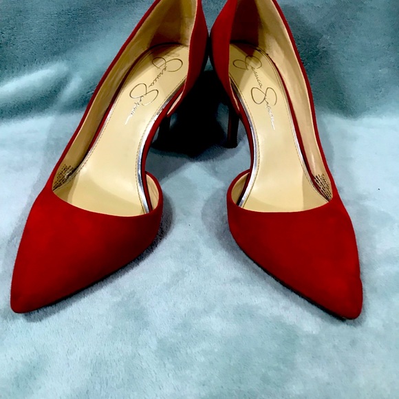 RED and Gorgeous - Picture 2 of 9